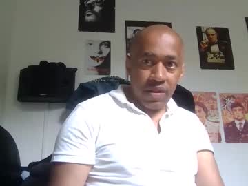Yoyo972 Chaturbate stream image from May 04, 2026