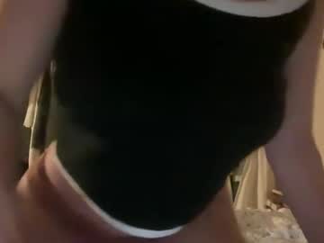 Flowerncream Chaturbate stream image from May 04, 2026