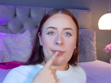Foxienova Chaturbate stream image from May 04, 2026