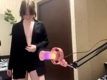 Artiekuszynski Chaturbate stream image from May 04, 2026