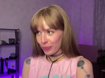 Rosamoore Chaturbate stream image from May 04, 2026