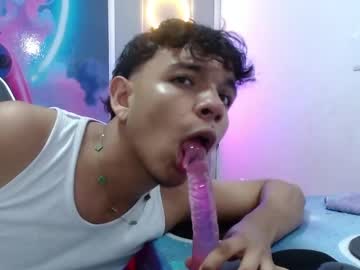 Aron_Hot11 Chaturbate stream image from May 05, 2026