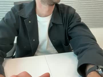 Backtoureon Chaturbate stream image from May 06, 2026