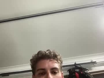 Dongdollar83295 Chaturbate stream image from May 06, 2026