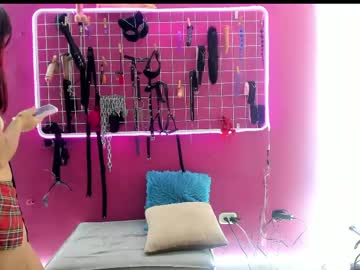Mistressoliviaandlia Chaturbate stream image from May 06, 2026