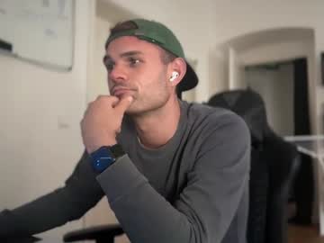 Newbief Chaturbate stream image from May 07, 2026