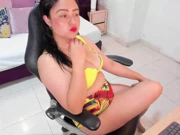 Orianaluxx Chaturbate stream image from May 07, 2026