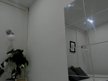 Carolaineroux Chaturbate stream image from May 07, 2026