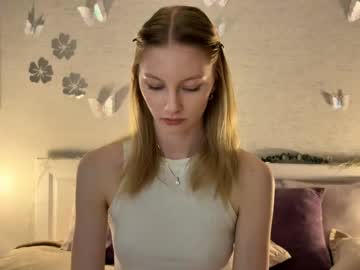 Autumnroginson Chaturbate stream image from May 08, 2026