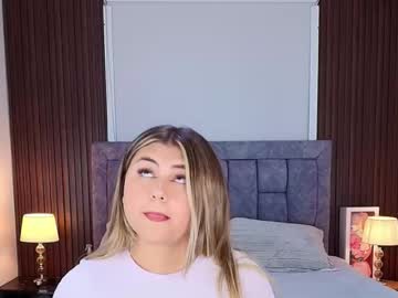Megancrow Chaturbate stream image from May 08, 2026