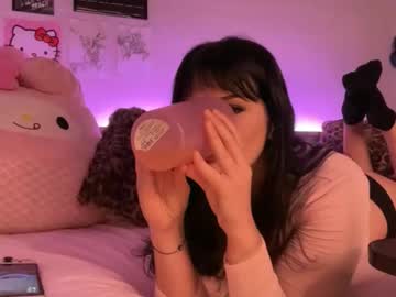 Youlovelucyyy Chaturbate stream image from May 09, 2026