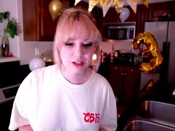 Runesy Chaturbate stream image from May 10, 2026