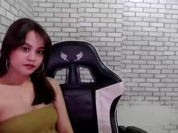 Hoelylunox Chaturbate stream image from May 10, 2026