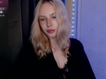 Michellevelour Chaturbate stream image from May 10, 2026