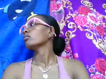 Ninie246746 Chaturbate stream image from May 11, 2026