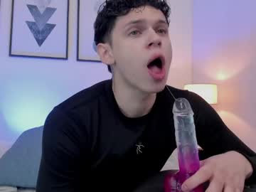 Mykelcano Chaturbate stream image from May 11, 2026