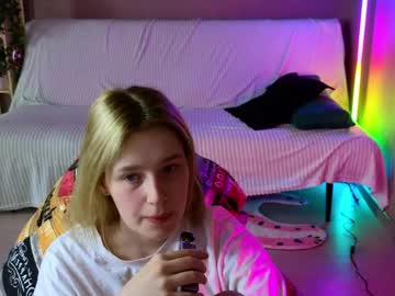 Lovelygirllss Chaturbate stream image from May 12, 2026