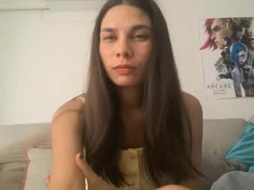 Laraewakely Chaturbate stream image from May 12, 2026