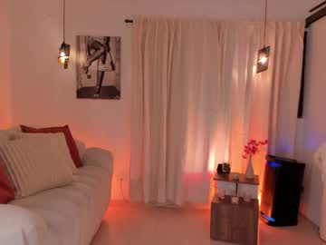 Isabellalux_ Chaturbate stream image from May 12, 2026