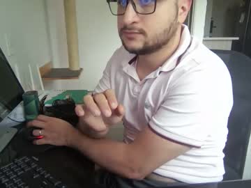 Andycase69 Chaturbate stream image from May 12, 2026