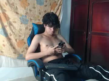 Alice_Julls Chaturbate stream image from May 12, 2026
