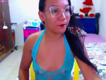 Roseluxs Chaturbate stream image from May 12, 2026