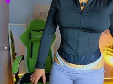 Carolinee_04 Chaturbate stream image from May 13, 2026