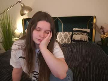 Magicpeachhs Chaturbate stream image from May 13, 2026