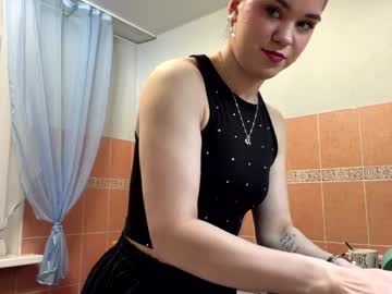 Linniekroes Chaturbate stream image from May 13, 2026