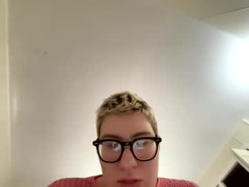 Midnightmochi2 Chaturbate stream image from May 13, 2026