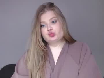 Hollykira Chaturbate stream image from May 13, 2026