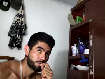 Hideonbush051 Chaturbate stream image from May 14, 2026