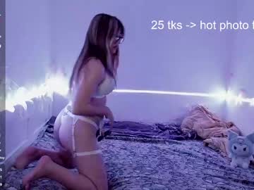 Leonienevarrez Chaturbate stream image from May 14, 2026