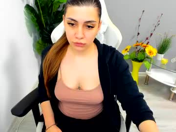 Eveeevian Chaturbate stream image from May 14, 2026