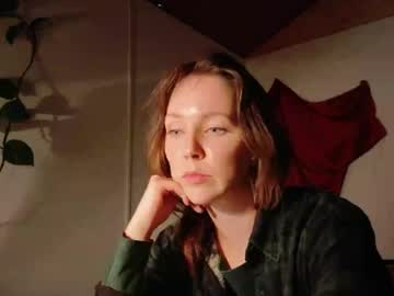 Deenievixen Chaturbate stream image from May 15, 2026
