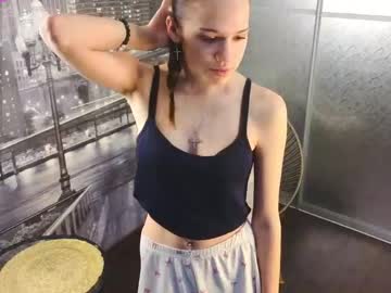 Velvetrisque Chaturbate stream image from May 15, 2026