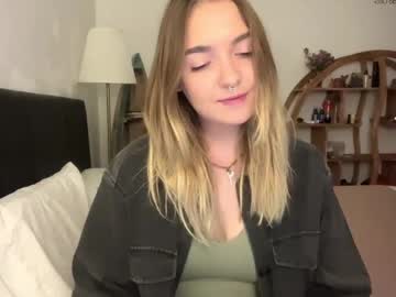 Roxysweetdream Chaturbate stream image from May 15, 2026