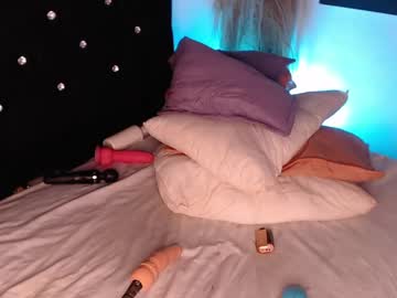 Laurengill7 Chaturbate stream image from May 16, 2026