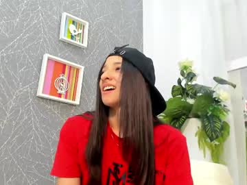 Viictoriiasaenz Chaturbate stream image from May 16, 2026