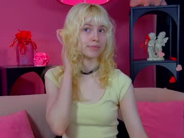 Hannahhollis Chaturbate stream image from May 16, 2026