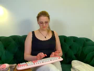 Alexaavery Chaturbate stream image from May 16, 2026