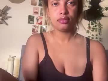 Squirtinglexi Chaturbate stream image from May 16, 2026