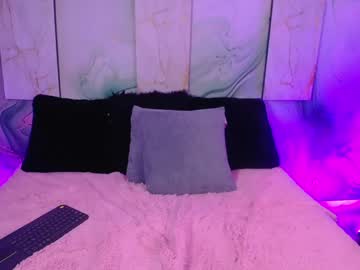 Bonn_Glow Chaturbate stream image from May 17, 2026