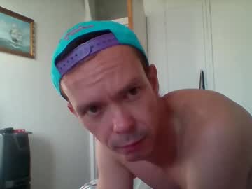 Liamrosezn Chaturbate stream image from May 17, 2026