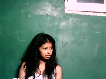 Elynah195043 Chaturbate stream image from May 17, 2026