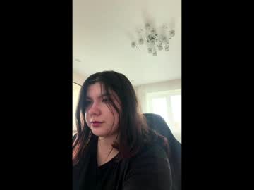 Linaligurts Chaturbate stream image from May 17, 2026