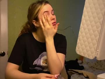 Fairyilona Chaturbate stream image from May 17, 2026