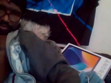 Sn0wman071 Chaturbate stream image from May 17, 2026