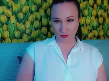 Goldmoonn Chaturbate stream image from May 17, 2026