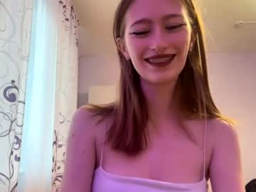 Janenegearhart Chaturbate stream image from May 17, 2026